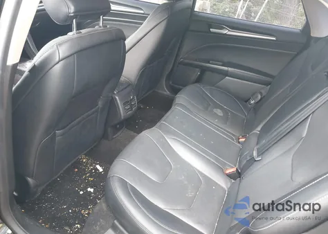 2019 Ford Fusion Hybrid Titanium z USA, uszkodzony, nr VIN 3FA6P0RU0KR217200